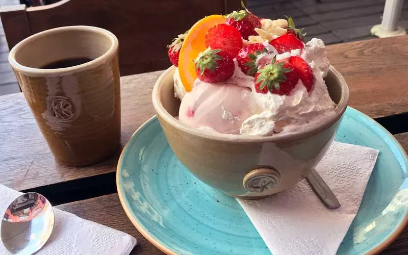 menu-ice-cream-strawbery-dream